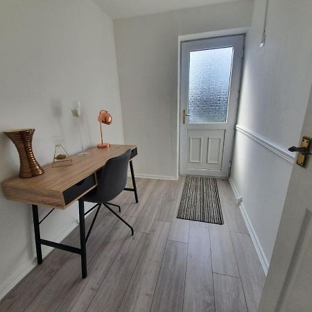 Bv Luxury Spacious 3 Bedroom House At Isaac Close Manchester Exterior foto