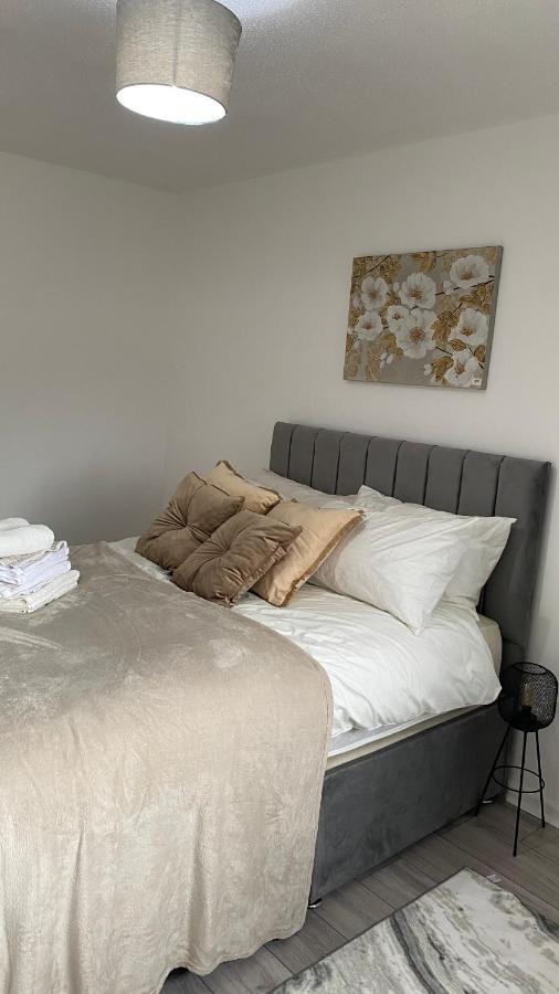 Bv Luxury Spacious 3 Bedroom House At Isaac Close Manchester Exterior foto