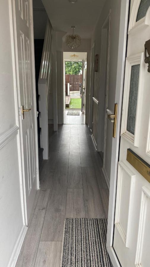 Bv Luxury Spacious 3 Bedroom House At Isaac Close Manchester Exterior foto