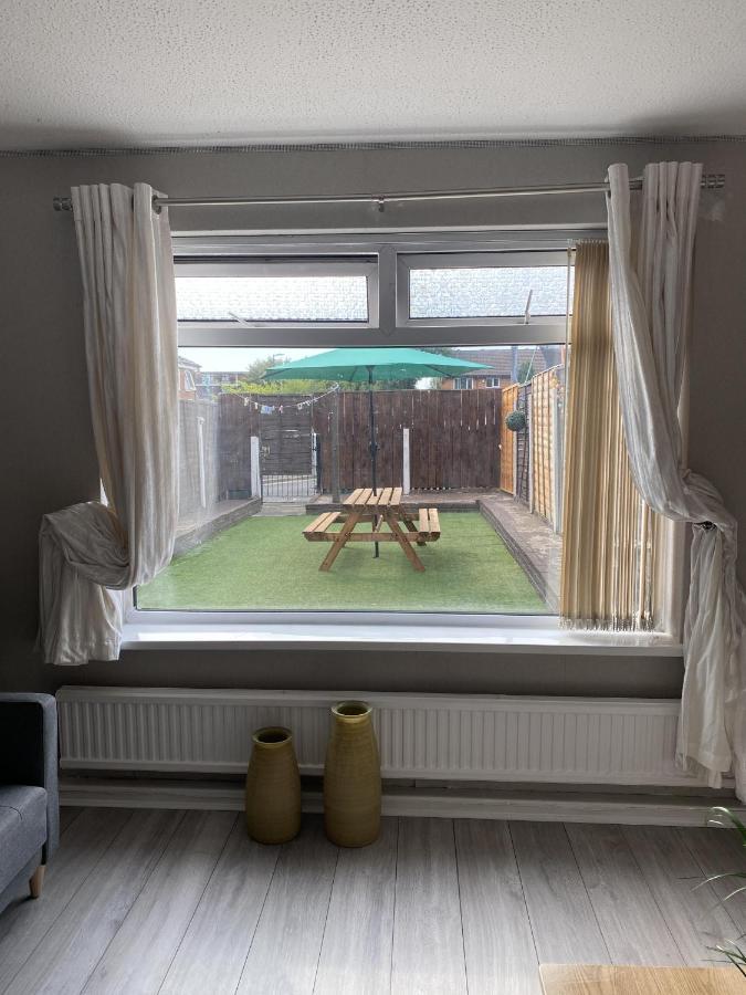 Bv Luxury Spacious 3 Bedroom House At Isaac Close Manchester Exterior foto